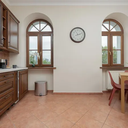 Apartment Spacious Filtry Near Pola Mokotowskie By Renters *