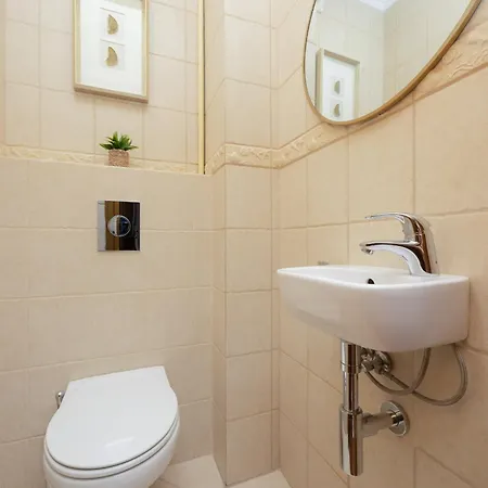 Apartamento Spacious Filtry Near Pola Mokotowskie By Renters Varsóvia