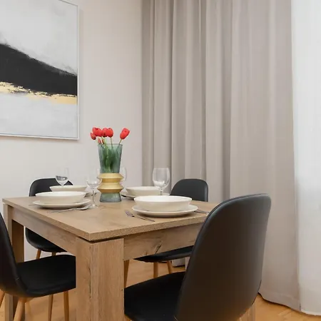 Spacious Filtry Near Pola Mokotowskie By Renters *