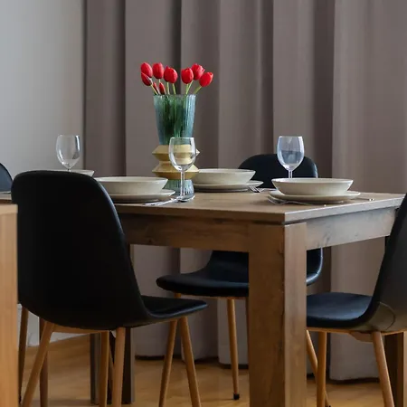 Spacious Filtry Near Pola Mokotowskie By Renters شقة *