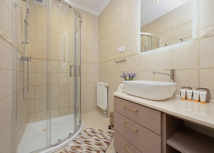 Spacious Filtry Near Pola Mokotowskie By Renters * Warsaw