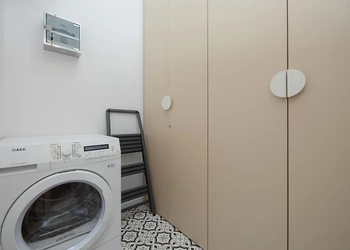 Spacious Filtry Near Pola Mokotowskie By Renters Apartment