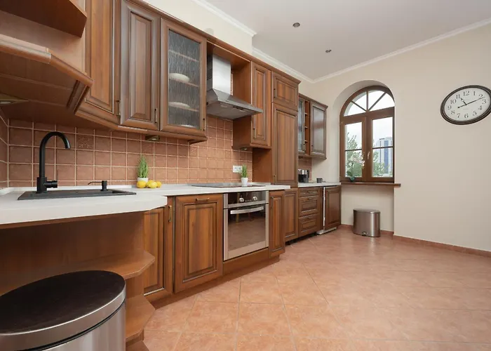 Spacious Filtry Near Pola Mokotowskie By Renters *