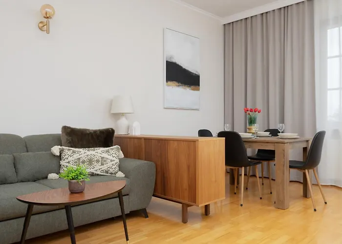 Spacious Filtry Near Pola Mokotowskie By Renters Apartment Warsaw