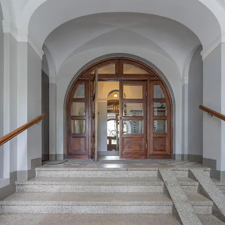 Spacious Filtry Near Pola Mokotowskie By Renters Varsó