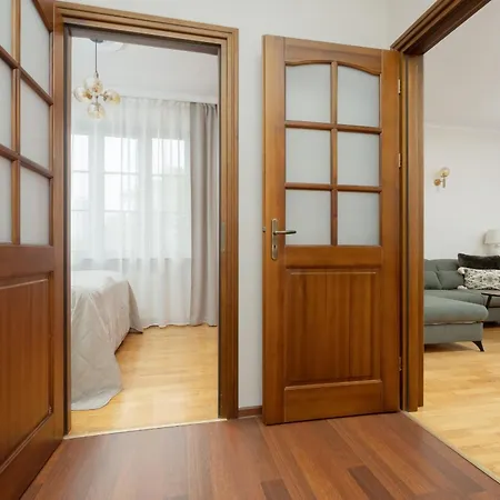 Spacious Filtry Near Pola Mokotowskie By Renters Varsó